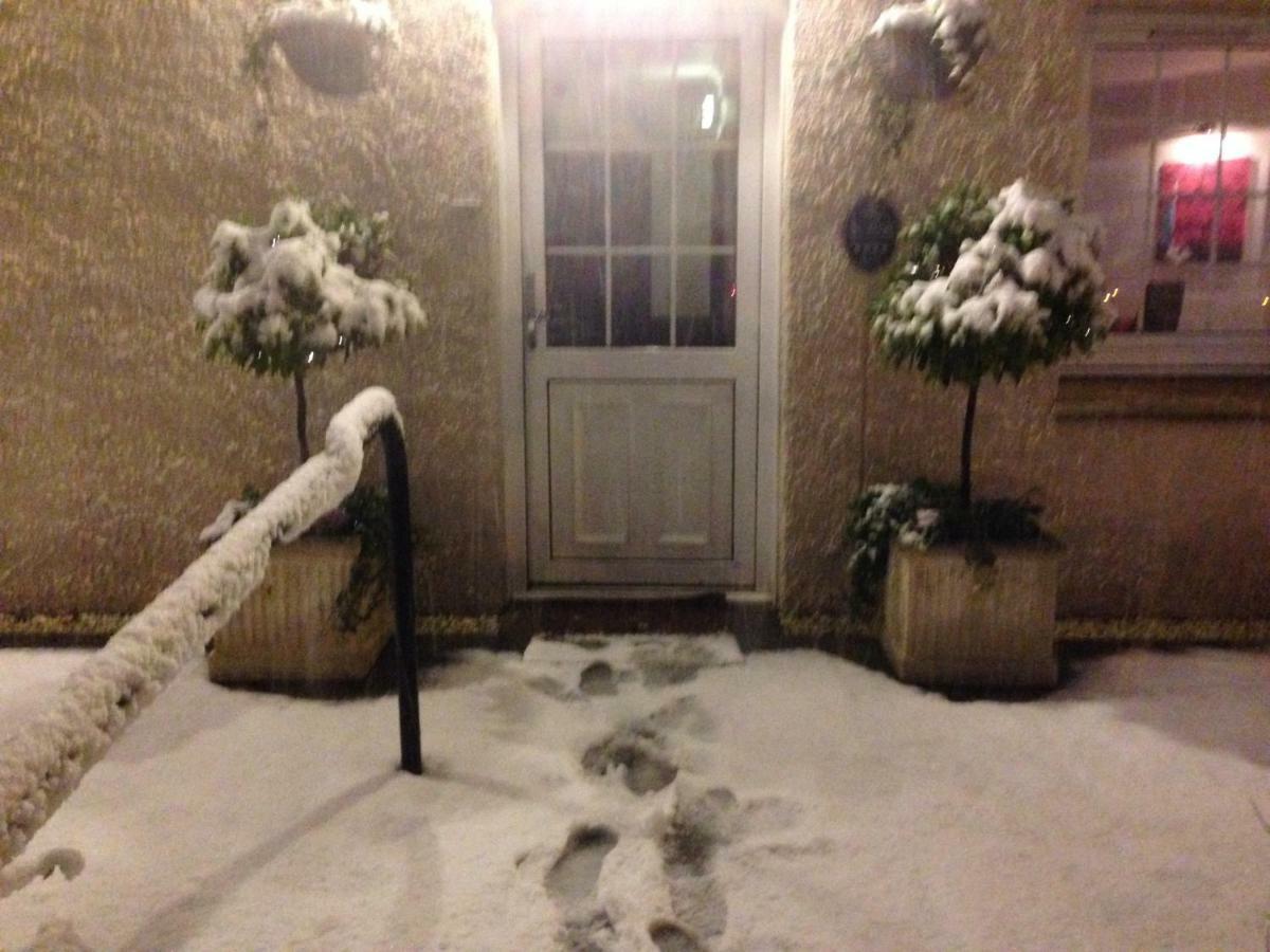 Aaron Glen Guest House Loanhead エクステリア 写真